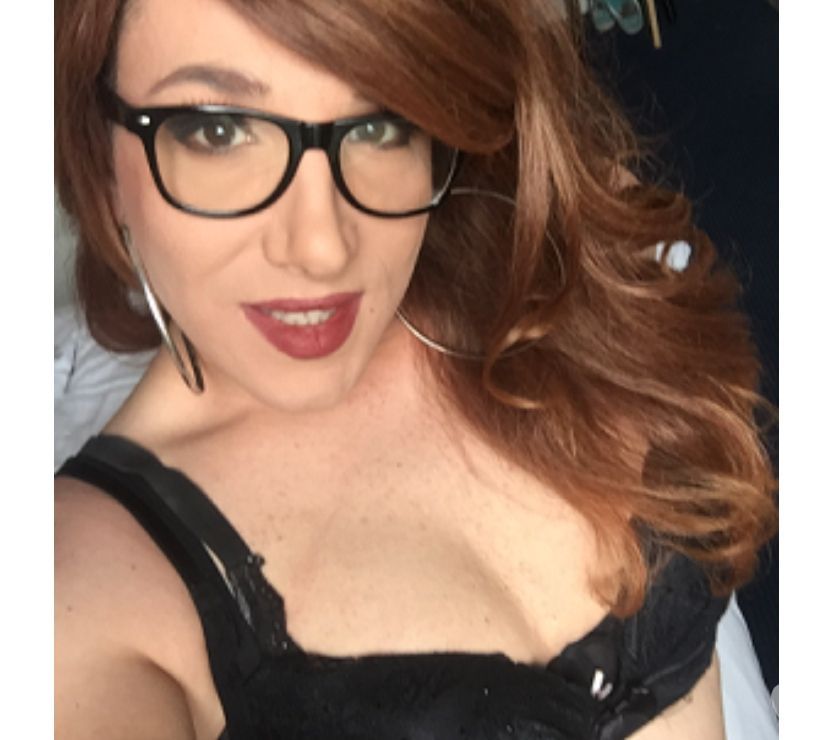 Trans Française au poitrine naturelle